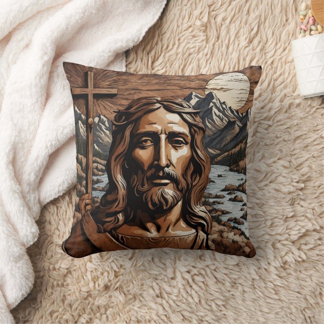 Coussin Jésus Holding Cross by Mountain River au coucher d (Couverture)