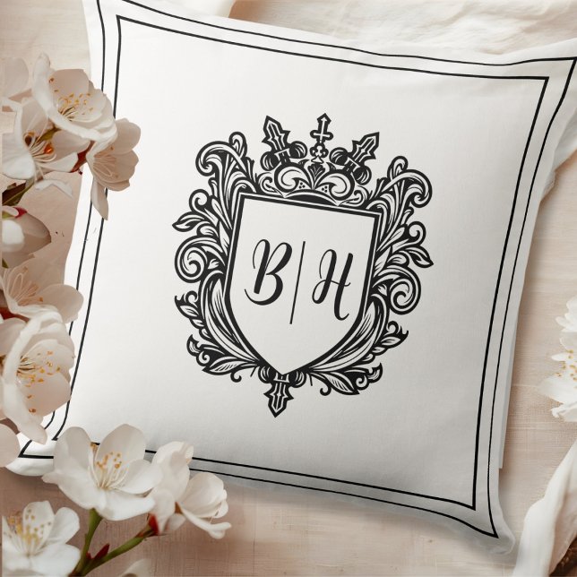Coussin jeté blanc aux initiales de blason de coup (Créateur téléchargé)