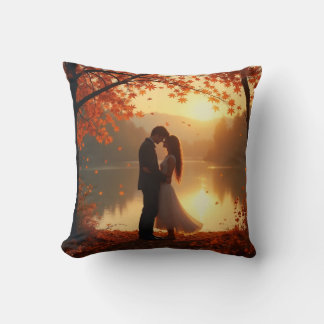 Coussin Joli couple au bord du lac en automne