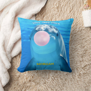 Coussin Joli dauphin soufflant de bulle gomme, nom et mess