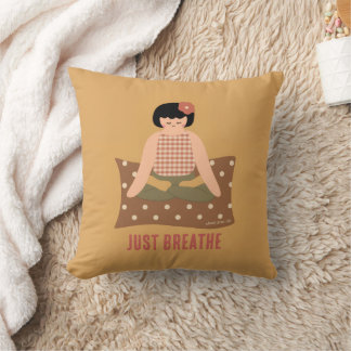 Coussin Jolie fille méditant en yoga inspirer expirer