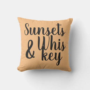 Coussin jolie typographie SUNSETS & WHISKEY  