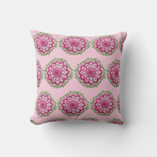Coussin Jolies nuances de rose avec mandala ivoire vert