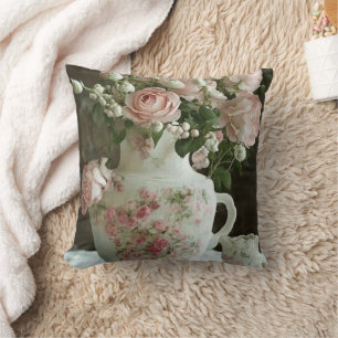 Coussin Jolies roses roses dans une vieille théière en por