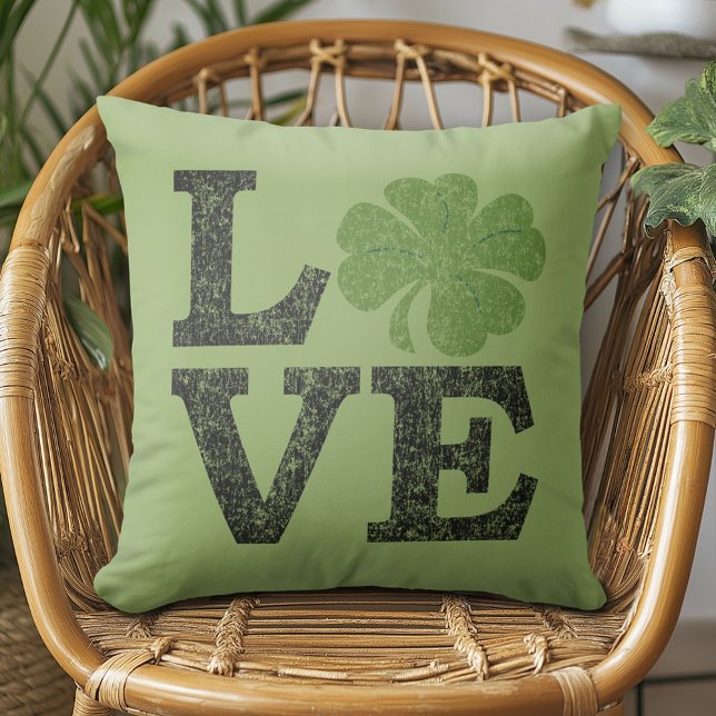 Coussin Jour de la Saint Patrick LOVE avec shamrock (Créateur téléchargé)