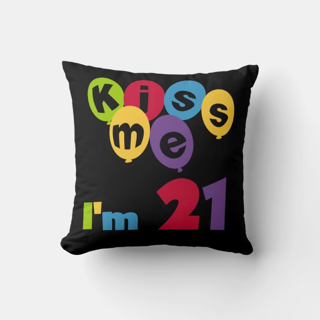Coussin Kiss Me I'm 21 Anniversaire T-shirts et cadeaux (Recto)