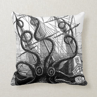 Coussin Kraken/poulpe Eatting un bateau de pirate, 20"