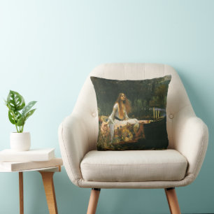 Coussin La Dame de Shalott sur un bateau par John William