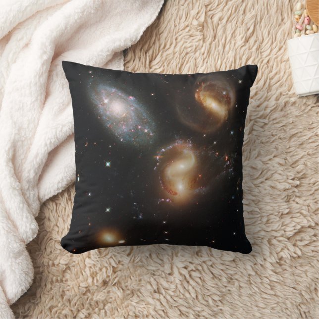 Coussin La quintette de Stephan : Une épave galaxie galact (Couverture)
