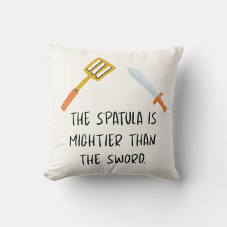 Coussin La Spatula est plus puissante que l'épée