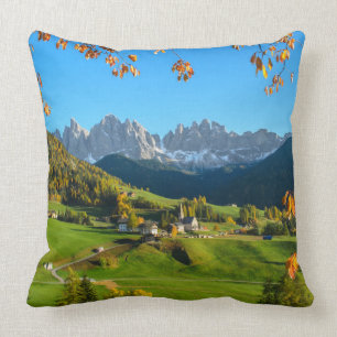 Coussin La vallée de Funes de Di de Val avec le feuille