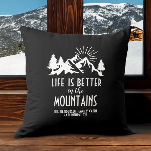 Coussin La vie est meilleure à la montagne sur fond noir e