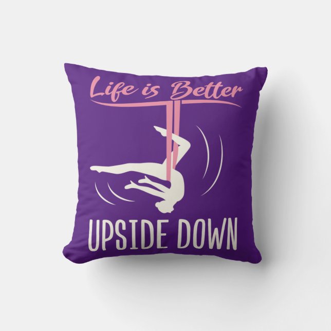 Coussin La vie est meilleure à l'envers du yoga aérien (Recto)