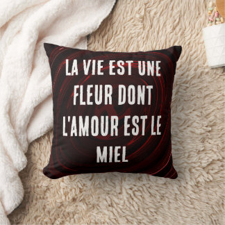 Coussin La vie française est une fleur dont l'amour est le