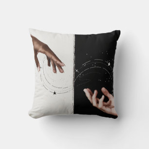 Coussin L'amour en script blanc avec le coeur personnalisé