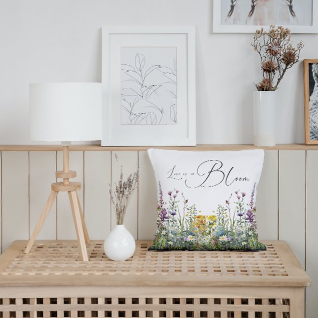 Coussin L'amour est dans la Fête des mariées fleurie Fleur (Créateur téléchargé)