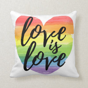 Coussin L'amour est l'amour  Coeur d'aquarelle arc-en-ciel
