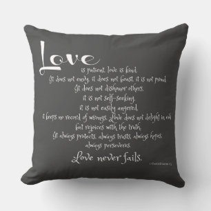 Coussin L'amour est Patient (verset des Corinthiens) gris