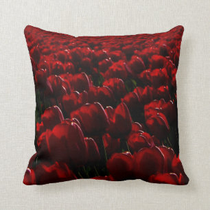 Coussin Lancer l'oreiller de tulipe rouge foncé.