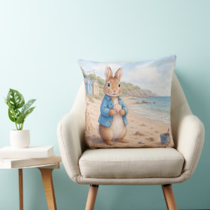 Coussin Lapin classique sur une plage de sable