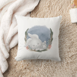 Coussin Lapin dormant dans le bois d'hiver