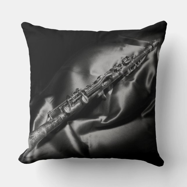 Coussin Lclarinette ancienne, vie morte, B&W (Recto)