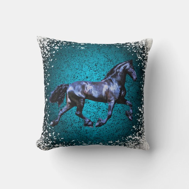 Coussin Le cheval frison, étalon noir de beauté, neigent (Recto)