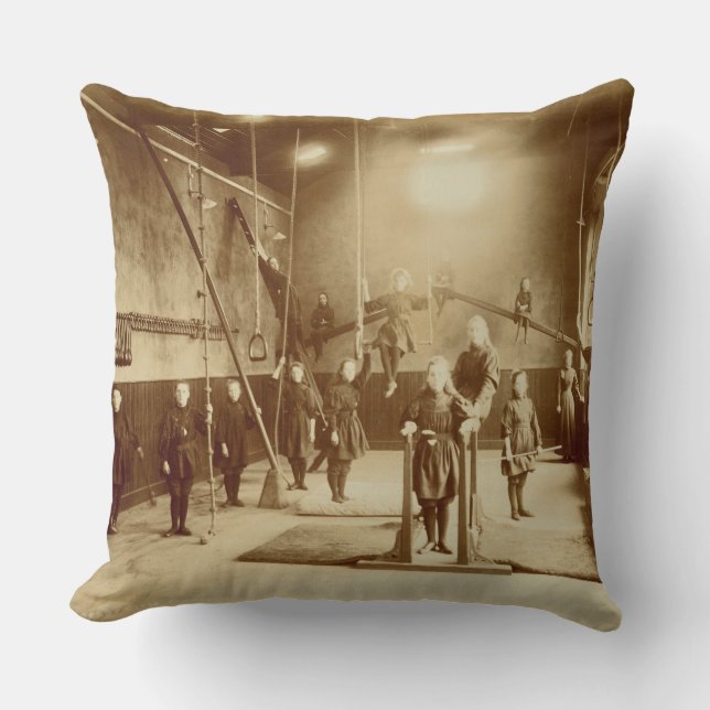 Coussin Le gymnase de la fille à l'établissement sourd et (Recto)