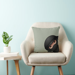 Coussin Le petit guerrier de Ninja sur Sage Green