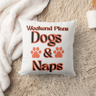 COUSSIN LE PLAN DE WEEK-END DE LA JOURNÉE DES CHIENS EST D