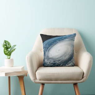 Coussin Le typhon Hinnamnor.