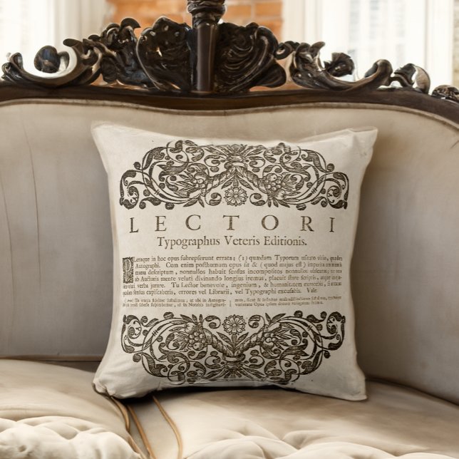Coussin Lectori Livre Lover Antique Typographie latine (Approximation of the 20 inch pillow size.)