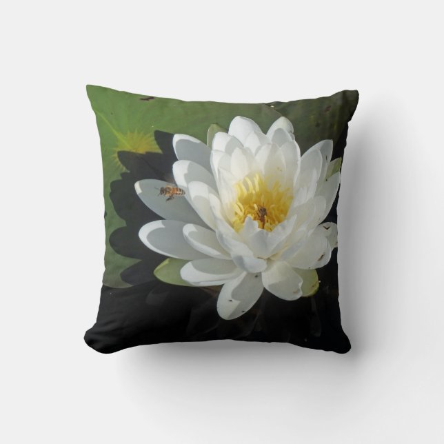 Coussin Les abeilles de miel sur la Lily de l'eau (Recto)
