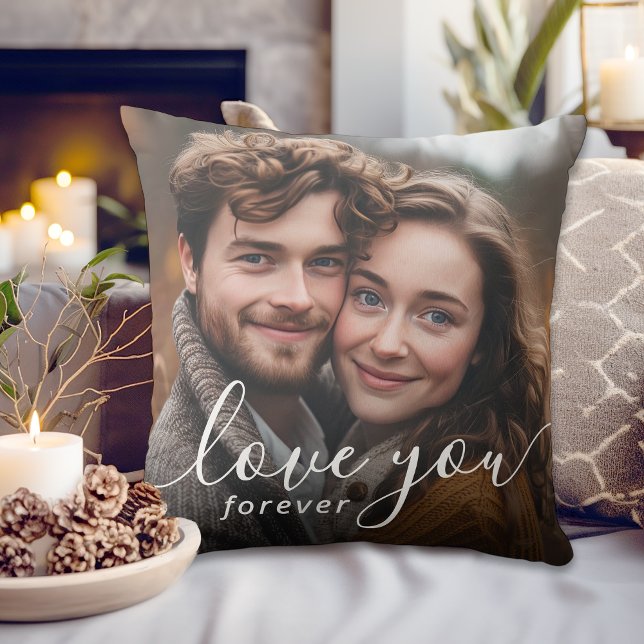Coussin Les amoureux vous aiment pour la photo d'un couple (Personalize with your favorite photo for a thoughtful gift idea.)