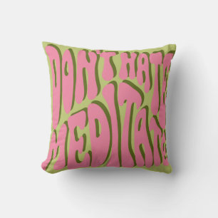 Coussin les années 70 Retro : 'Meditate' Motivational Post