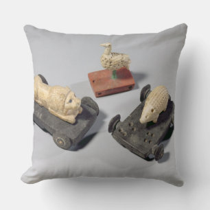 Coussin Les jouets des enfants : un hérisson, un lion et