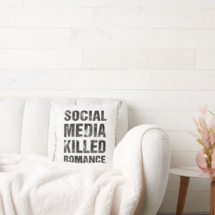 Coussin Les médias sociaux ont tué la romance