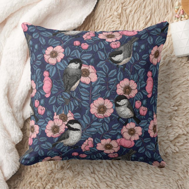 Coussin Les poulets dans le rose sauvage en rose et bleu (Couverture)