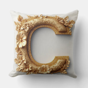 Coussin Lettre C dorée élégante avec des fleurs délicates