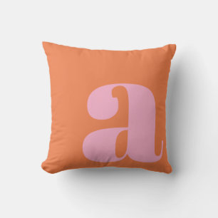 Coussin Lettre initiale de monogramme gras rose orange lud