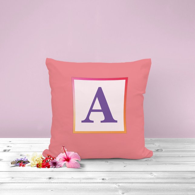 Coussin Lettre initiale en carré dégradé/ Monogramme (Initial letter personalized pillow design )