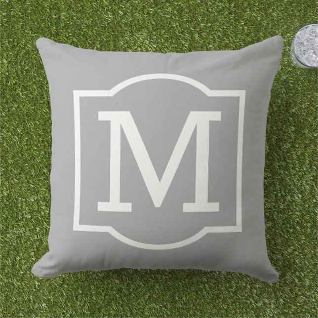 Coussin Lettre monographique personnalisée gris classique (Herbe)