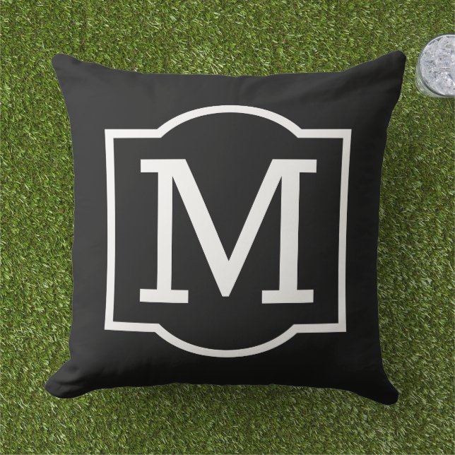 Coussin Lettre monographique personnalisée noire et blanch (Herbe)