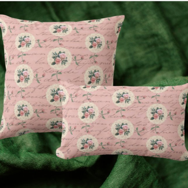 Coussin Lettres anciennes Roses Vintages sur dentelles (Available in 3 sizes)