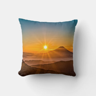 Coussin Lever de soleil entre les collines
