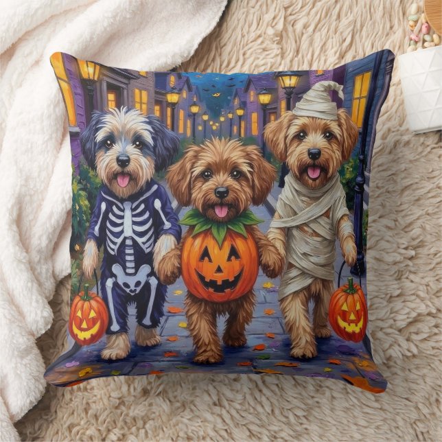 Coussin Lhassa Apso Trick-or-Treating En Costumes Hallowee (Couverture)