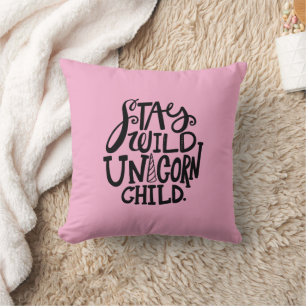 Coussin Licorne sauvage rose féminine