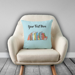 Coussin Ligne de nombreux livres colorés sur fond bleu cla