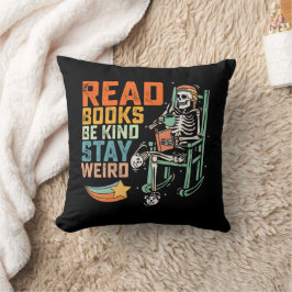 Coussin Lire les livres être gentil rester bizarre Skeleto