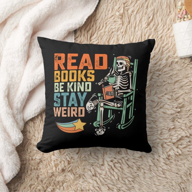 Coussin Lire les livres être gentil rester bizarre Skeleto (Couverture)
